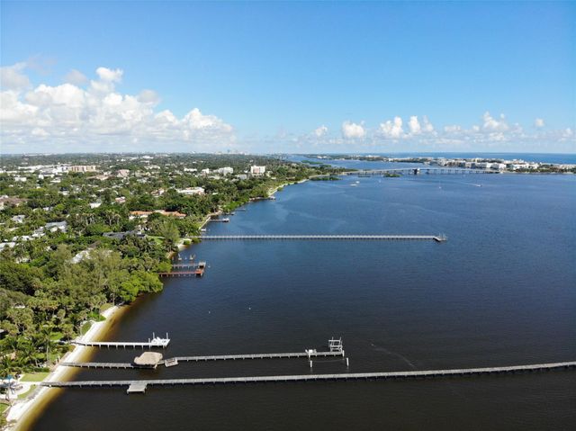 922 S Palmway, Lake Worth Beach, FL 33460