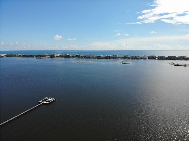 922 S Palmway, Lake Worth Beach, FL 33460