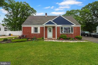 240 YOUNGS RD, Trenton, NJ 08619