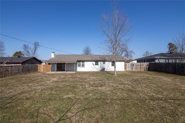1208 NE 3rd Street, Bentonville, AR 72712