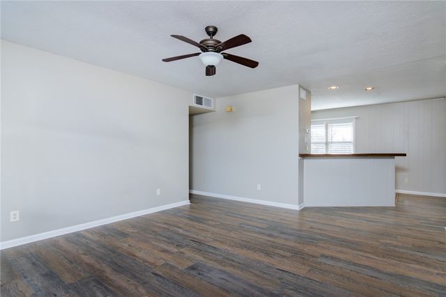 1208 NE 3rd Street, Bentonville, AR 72712