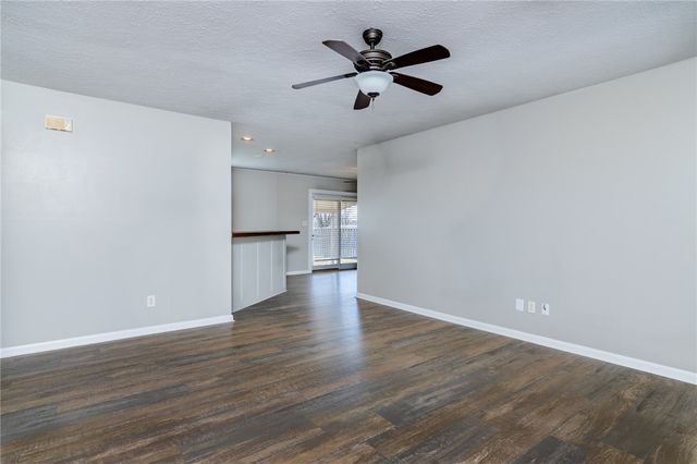 1208 NE 3rd Street, Bentonville, AR 72712