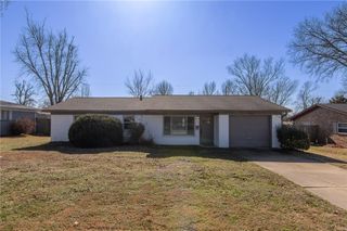 1208 NE 3rd Street, Bentonville, AR 72712