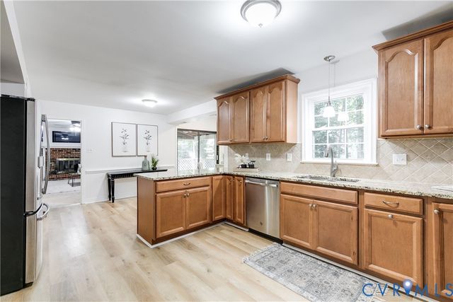 5808 Oak Knoll Rd, Midlothian, VA 23112