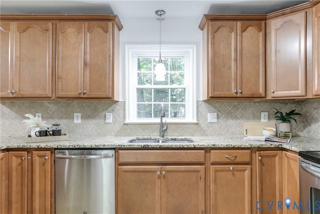 5808 Oak Knoll Rd, Midlothian, VA 23112
