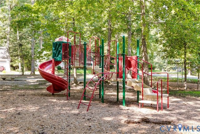 5808 Oak Knoll Rd, Midlothian, VA 23112