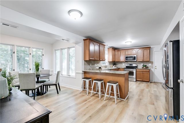 5808 Oak Knoll Rd, Midlothian, VA 23112