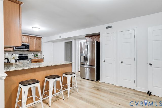 5808 Oak Knoll Rd, Midlothian, VA 23112