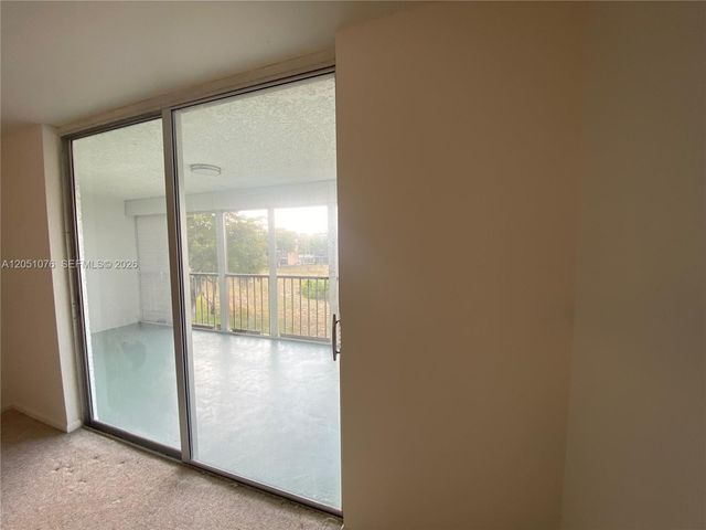7220 Lake Cir Drive 301, Margate, FL 33063