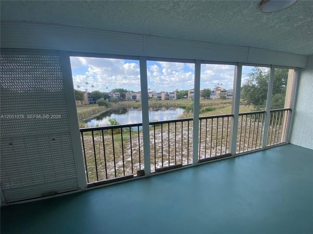 7220 Lake Cir Drive 301, Margate, FL 33063