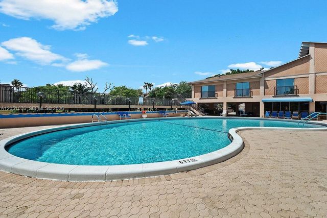 7220 Lake Cir Drive 301, Margate, FL 33063
