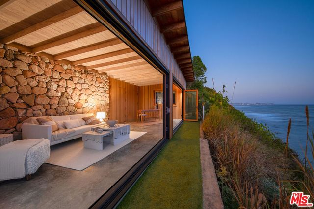 32804 Pacific Coast Highway, Malibu, CA 90265