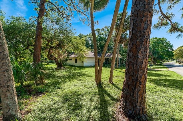 2486 Granada Avenue, Vero Beach, FL 32960