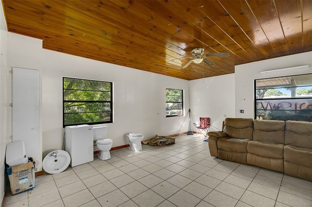 2486 Granada Avenue, Vero Beach, FL 32960