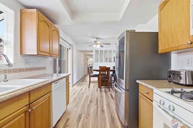 3432 Colonial Dr, Modesto, CA 95350