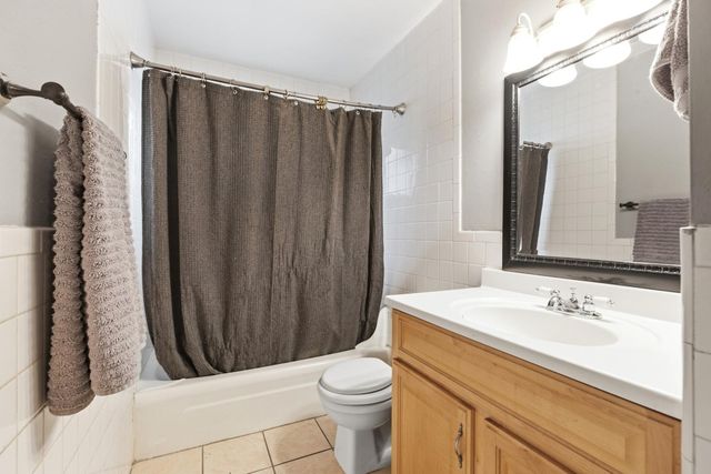 3432 Colonial Dr, Modesto, CA 95350