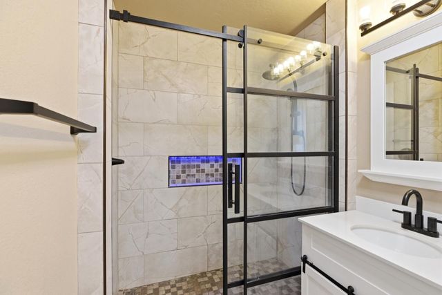 3432 Colonial Dr, Modesto, CA 95350