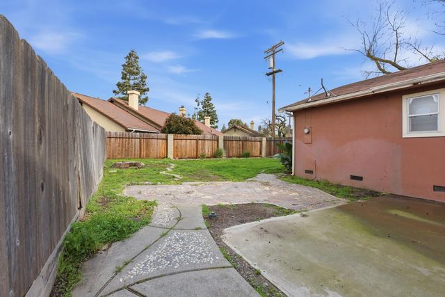 3432 Colonial Dr, Modesto, CA 95350