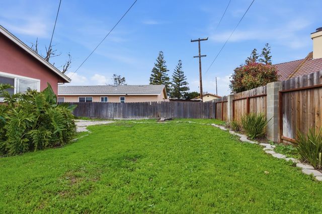 3432 Colonial Dr, Modesto, CA 95350