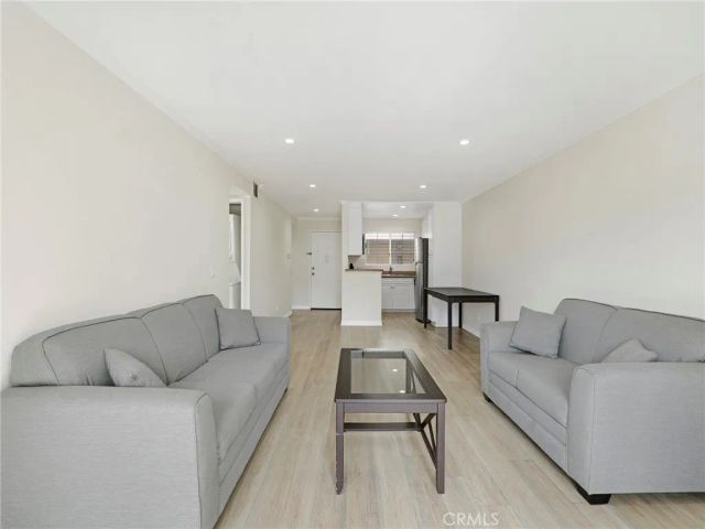 5510 Owensmouth 212, Woodland Hills, CA 91367