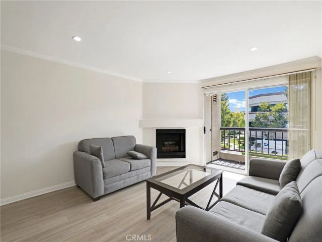 5510 Owensmouth 212, Woodland Hills, CA 91367