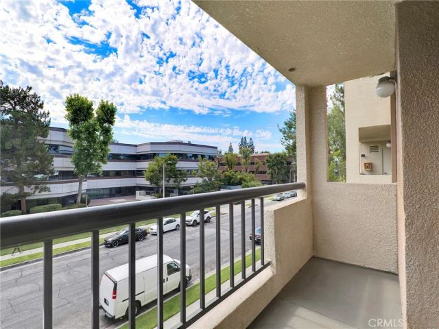 5510 Owensmouth 212, Woodland Hills, CA 91367