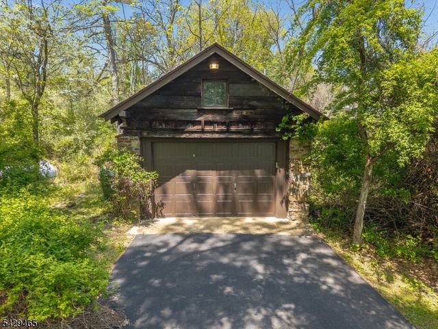 130 Shire Rd, Holland Twp., NJ 08848