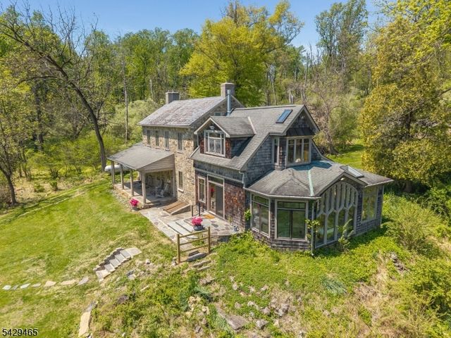 130 Shire Rd, Holland Twp., NJ 08848