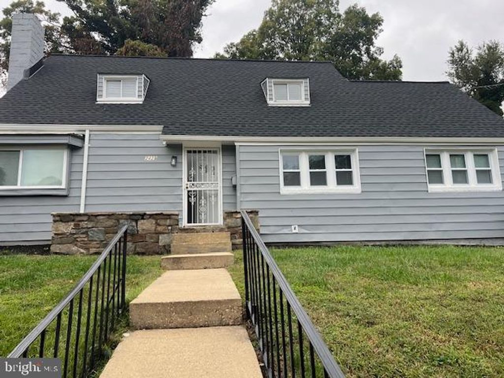 2429 GREEN VALLEY DR, Suitland, MD 20746