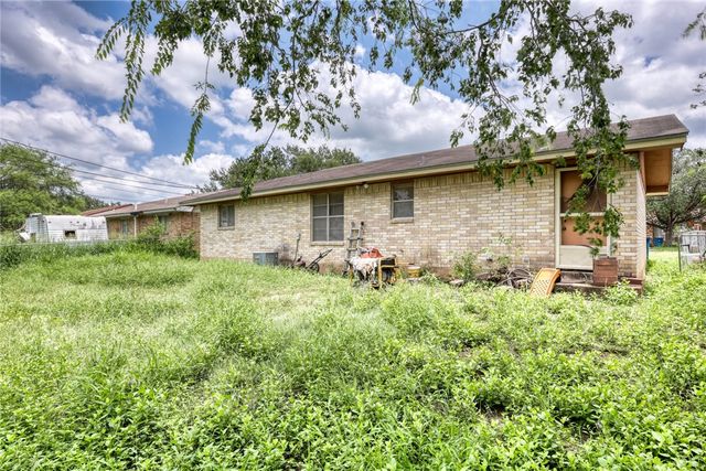 202 Canyonview, George West, TX 78022