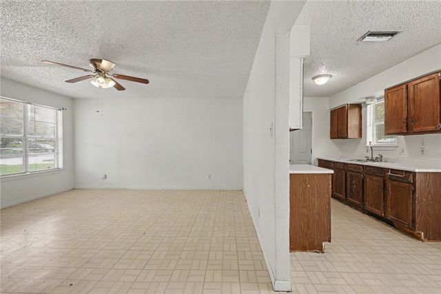 202 Canyonview, George West, TX 78022