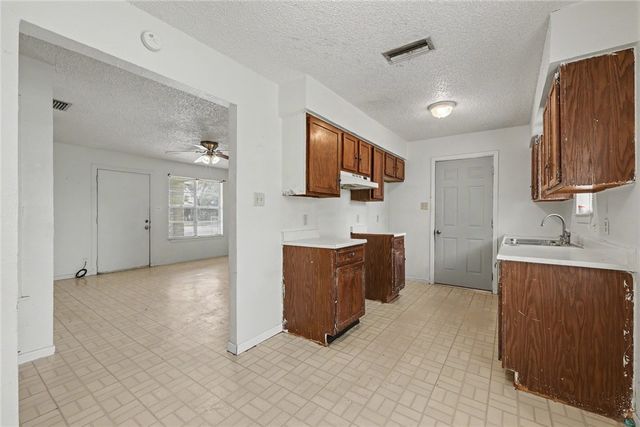 202 Canyonview, George West, TX 78022