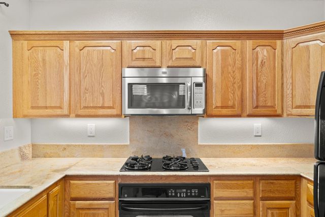 2182 Lamplight Ln, Lincoln, CA 95648