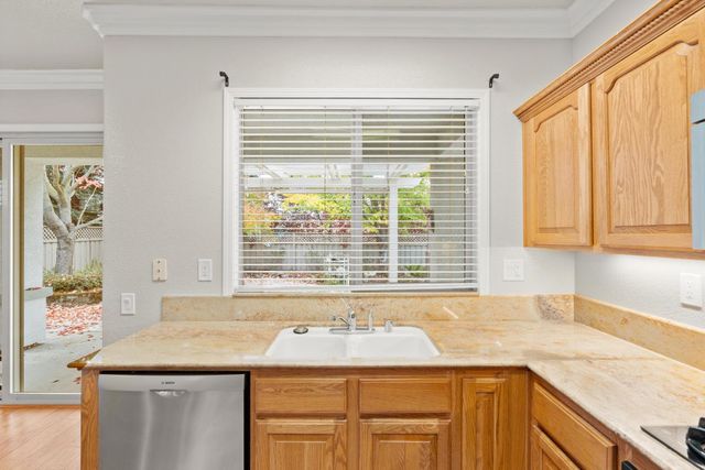 2182 Lamplight Ln, Lincoln, CA 95648