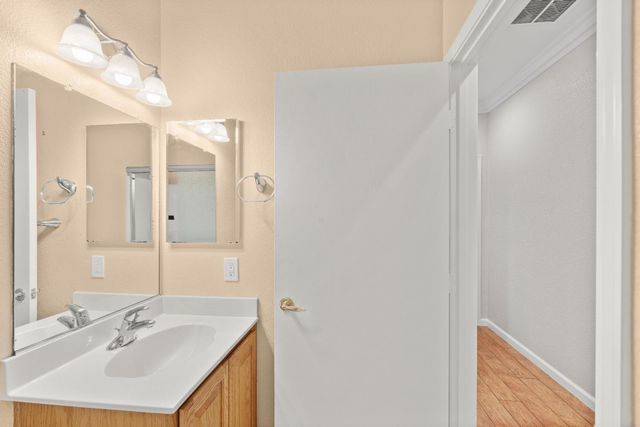 2182 Lamplight Ln, Lincoln, CA 95648