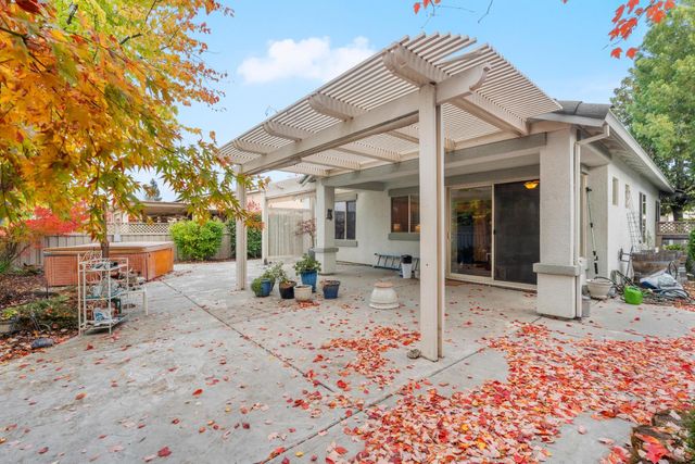 2182 Lamplight Ln, Lincoln, CA 95648