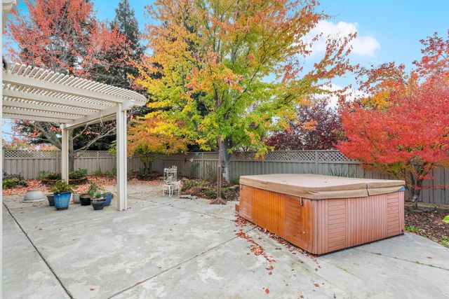 2182 Lamplight Ln, Lincoln, CA 95648