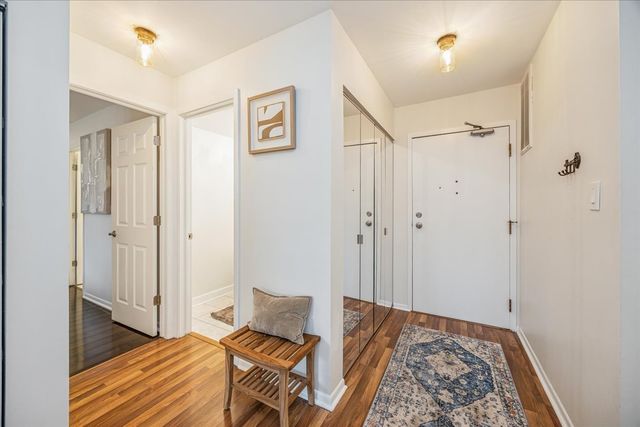 6425 Clarendon Hills Road 211, Willowbrook, IL 60527