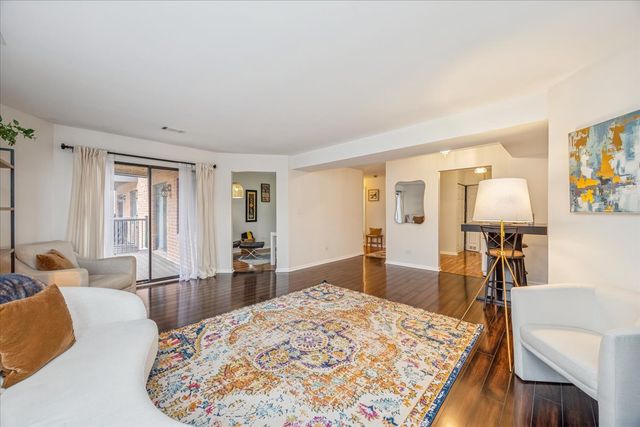 6425 Clarendon Hills Road 211, Willowbrook, IL 60527