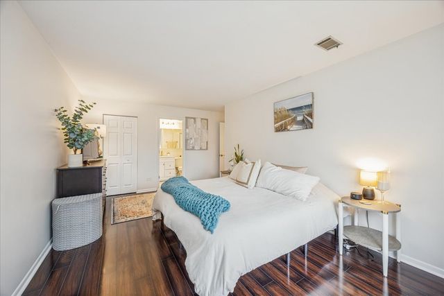 6425 Clarendon Hills Road 211, Willowbrook, IL 60527