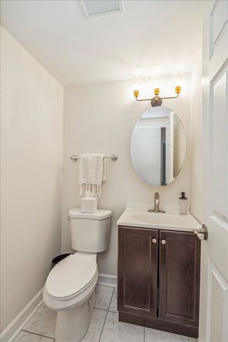 6425 Clarendon Hills Road 211, Willowbrook, IL 60527