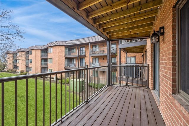 6425 Clarendon Hills Road 211, Willowbrook, IL 60527