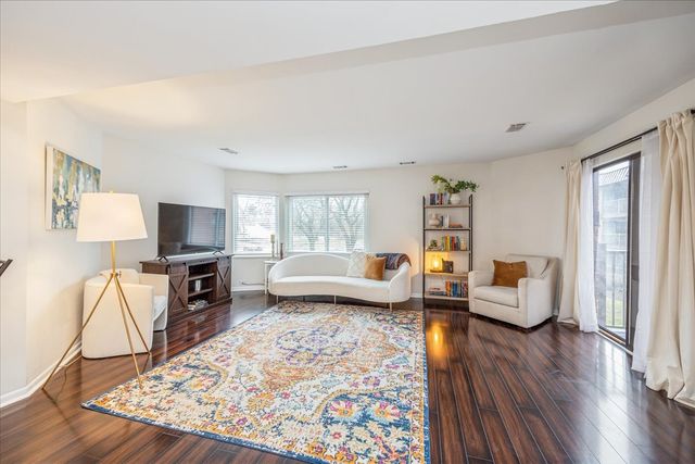 6425 Clarendon Hills Road 211, Willowbrook, IL 60527