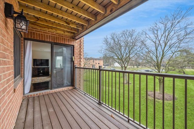 6425 Clarendon Hills Road 211, Willowbrook, IL 60527