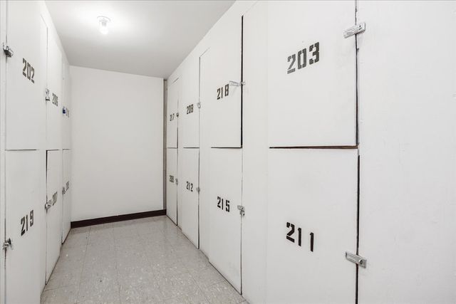 6425 Clarendon Hills Road 211, Willowbrook, IL 60527