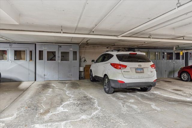 6425 Clarendon Hills Road 211, Willowbrook, IL 60527