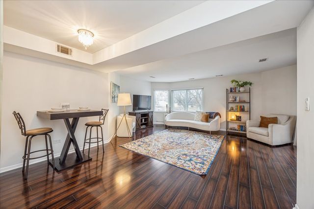 6425 Clarendon Hills Road 211, Willowbrook, IL 60527