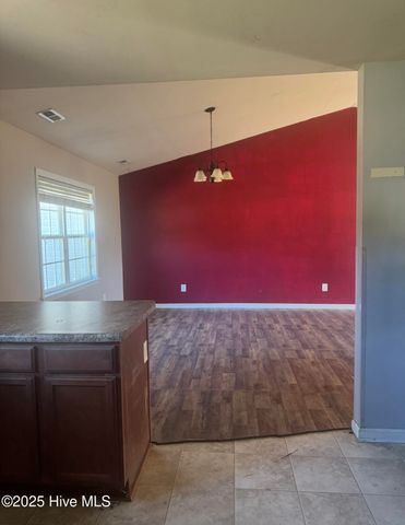 308 Big Tree Lane, Chinquapin, NC 28521