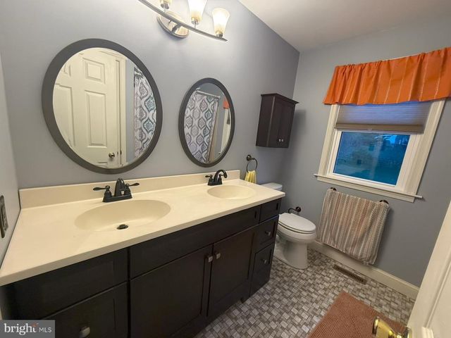 3 OWENWOOD DR, Lincoln University, PA 19352