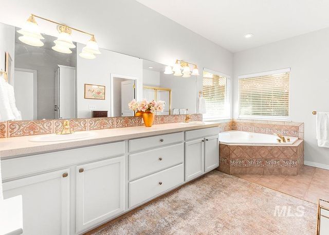 2880 E Red Fir Ct, Boise, ID 83716